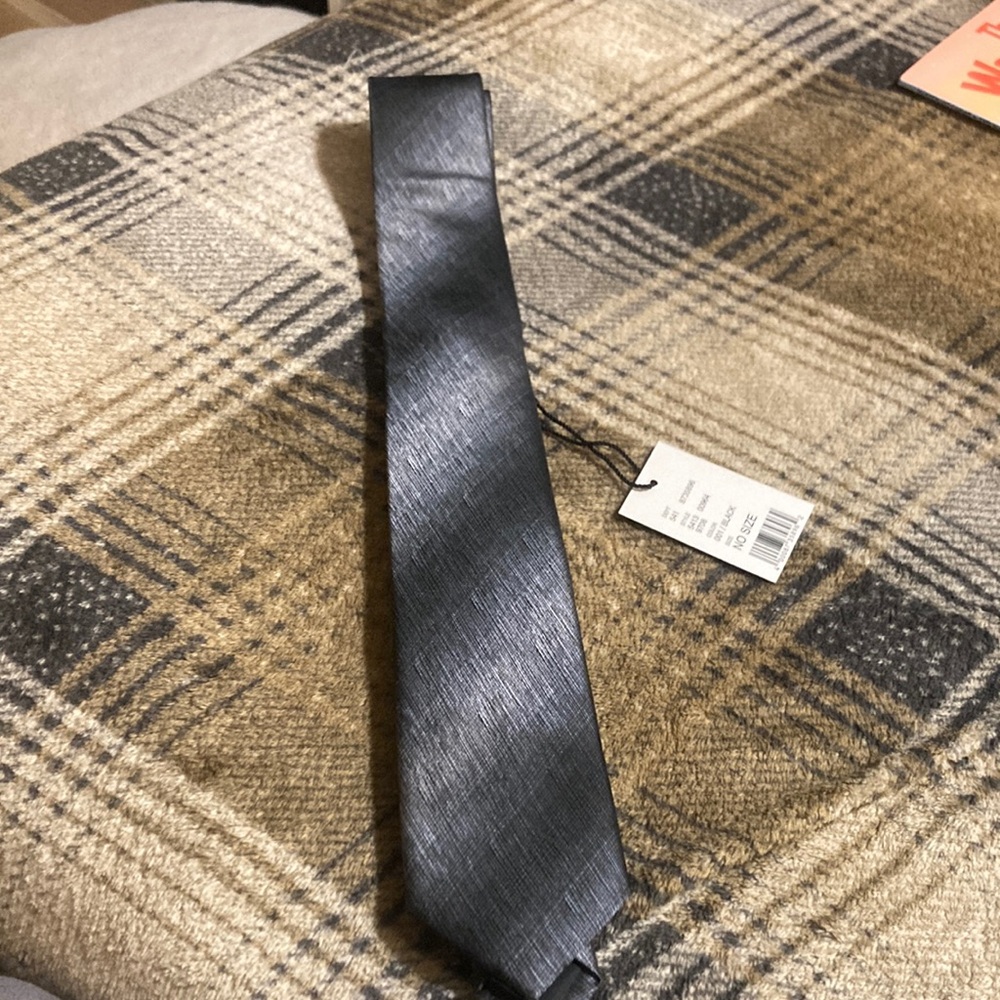 Bellissimo silvery black tie